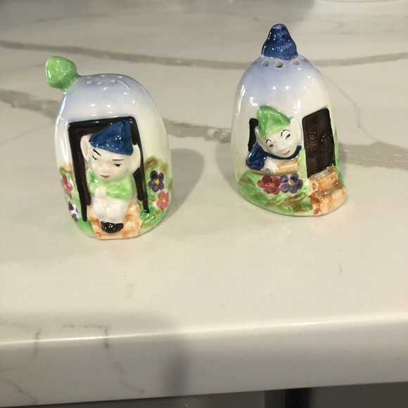 Vintage salt and pepper shakers - Picture 2 of 3